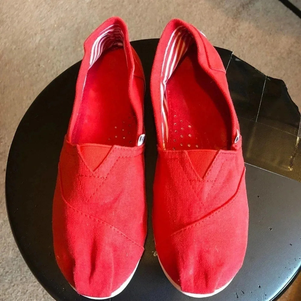 Toms Women Slippers size 5-7